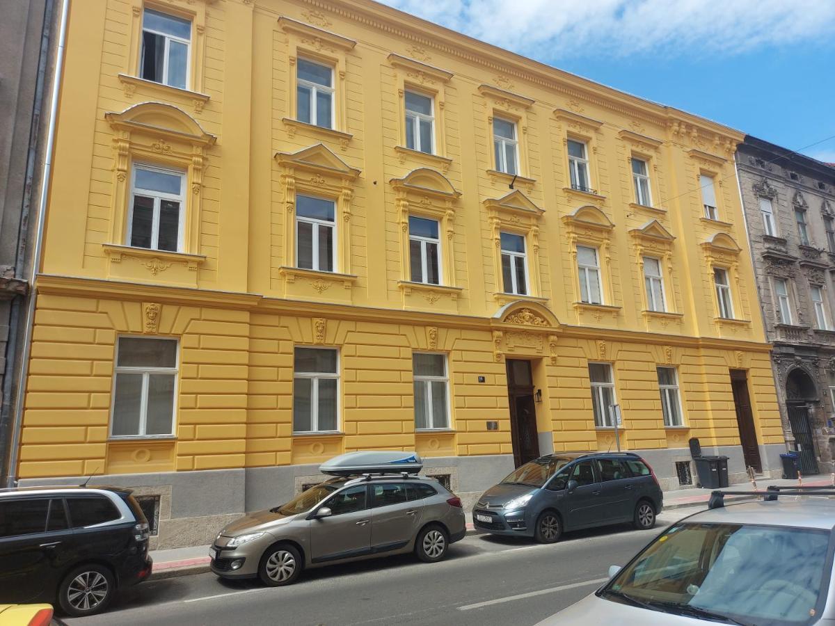 Palma Apartment ซาเกร็บ ภายนอก รูปภาพ